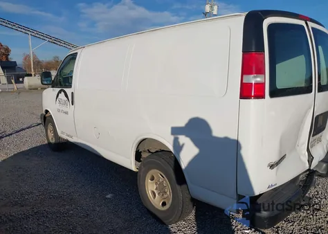 2017 Chevrolet Express 2500 Work Van z USA, uszkodzony, nr VIN 1GCWGAFG3H1209433